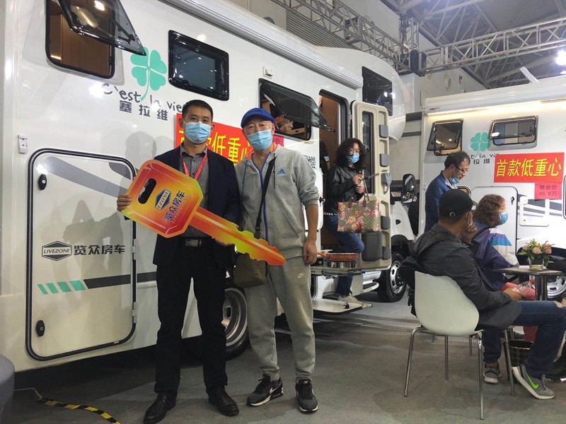 從這選房車的顧客怎么這么多？