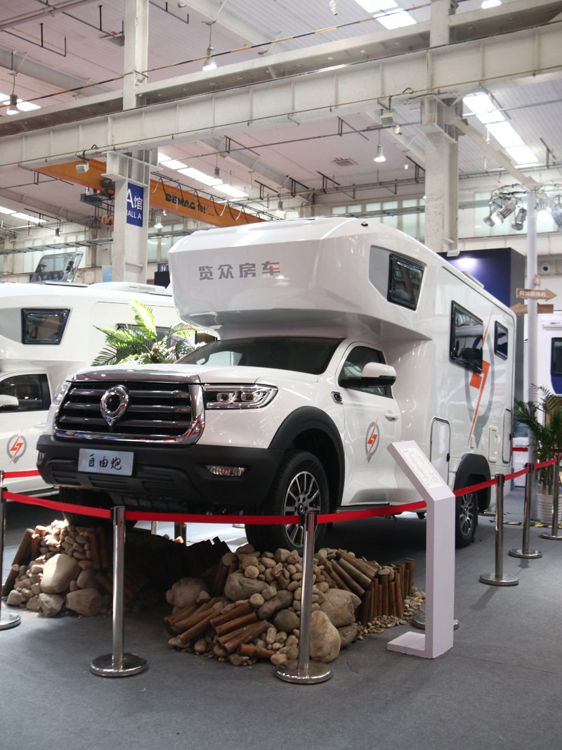 年度新車、自動檔、四驅，能選的房車